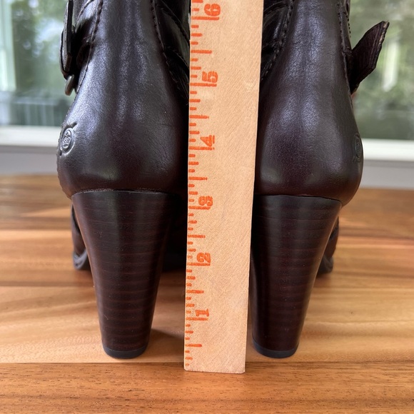 Born Women’s Leather Heel Buckle Detail Biker Ankle Boots Booties Red/Brown Sz 9 - Picture 15 of 17
